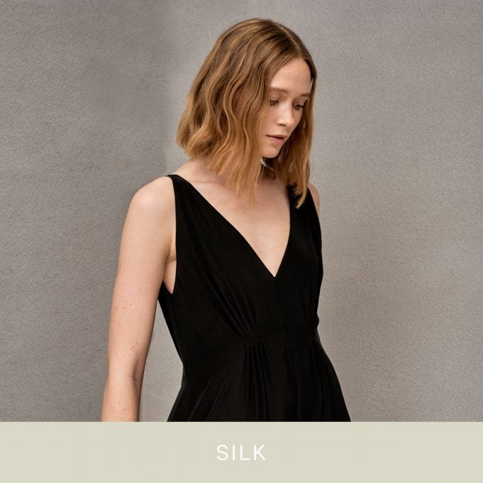Feel lux – wear 100% silk. Hos StyleStore.com tror vi på den lille lækre luksusgarderobe, sammensat af de bedste materialer, i alsidige silhuetter, som du kan bruge sæson efter sæson, alt sammen tilgængeligt til priser som giver mening.