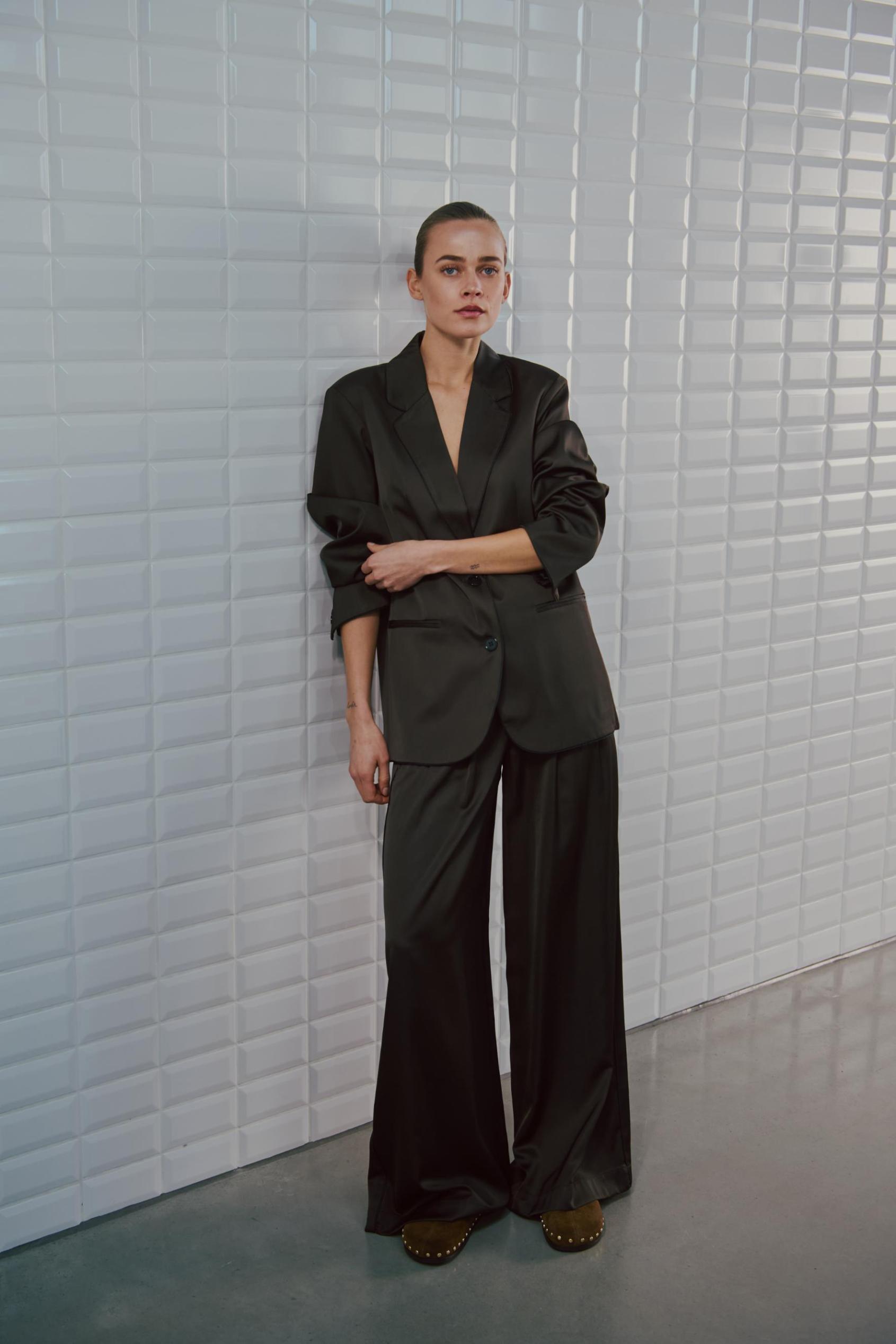 Blazer: WBLLUNA SATEEN BLAZER (Size: M)