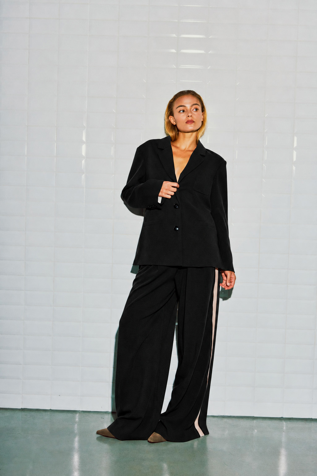 Blazer: WBLNALA TAILORED BLAZER (Size: L)