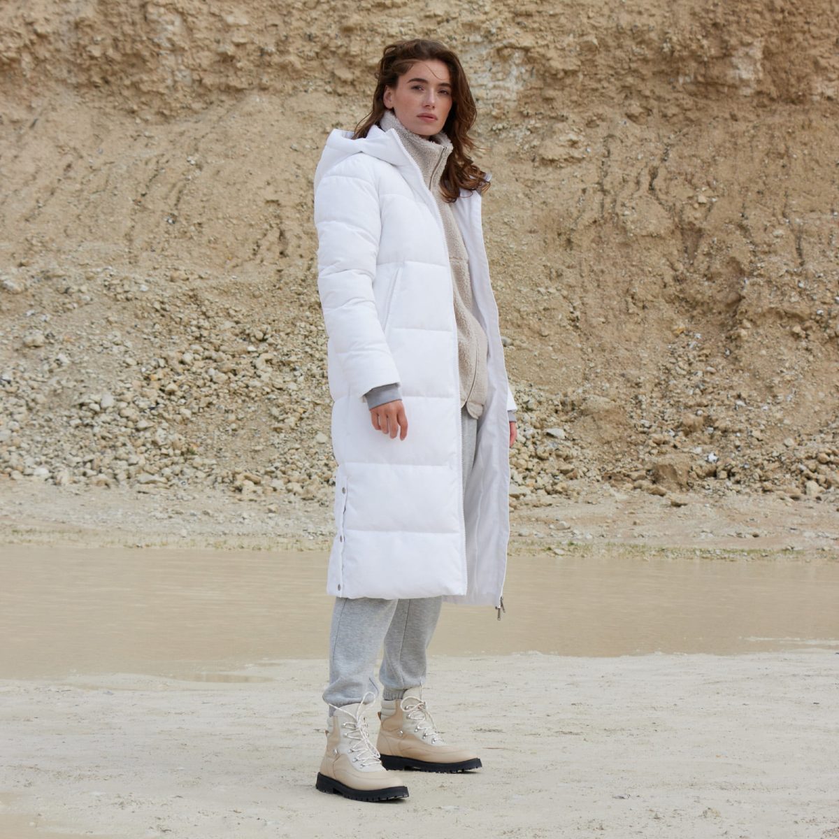 WBLGLORIAN LONG PUFFER COAT WHITE WEBSITE 01