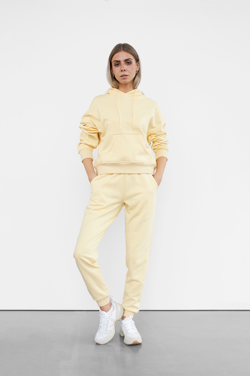 SCANDINAVIAN WARDROBE APRIL