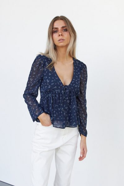 WBLMIA V-NECK TOP