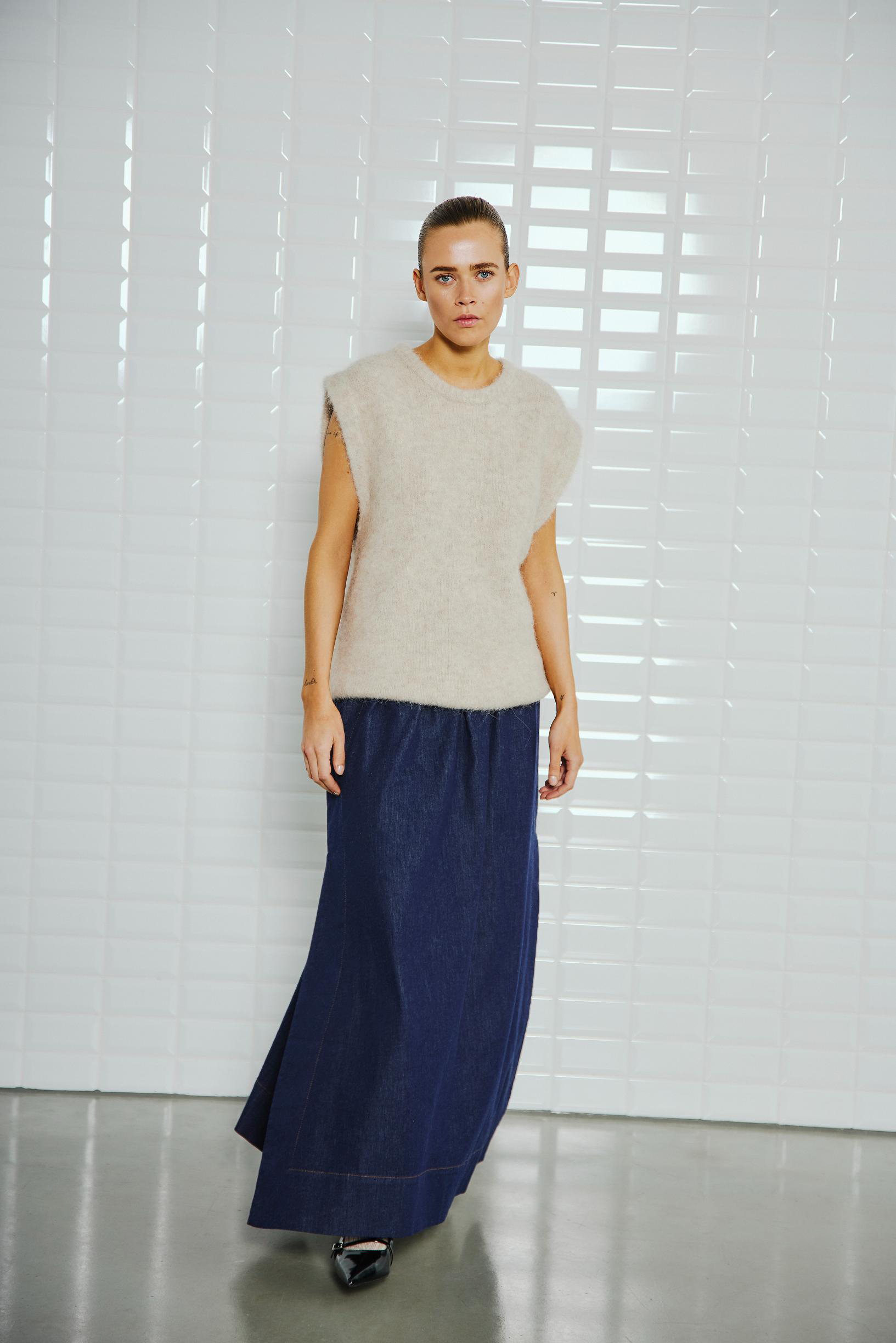 Wblstella_Alpaca_Waistcoat_frosted_Almond_Melange_Wblodette_Long_Denim_Skirt_Midnight_Blue1