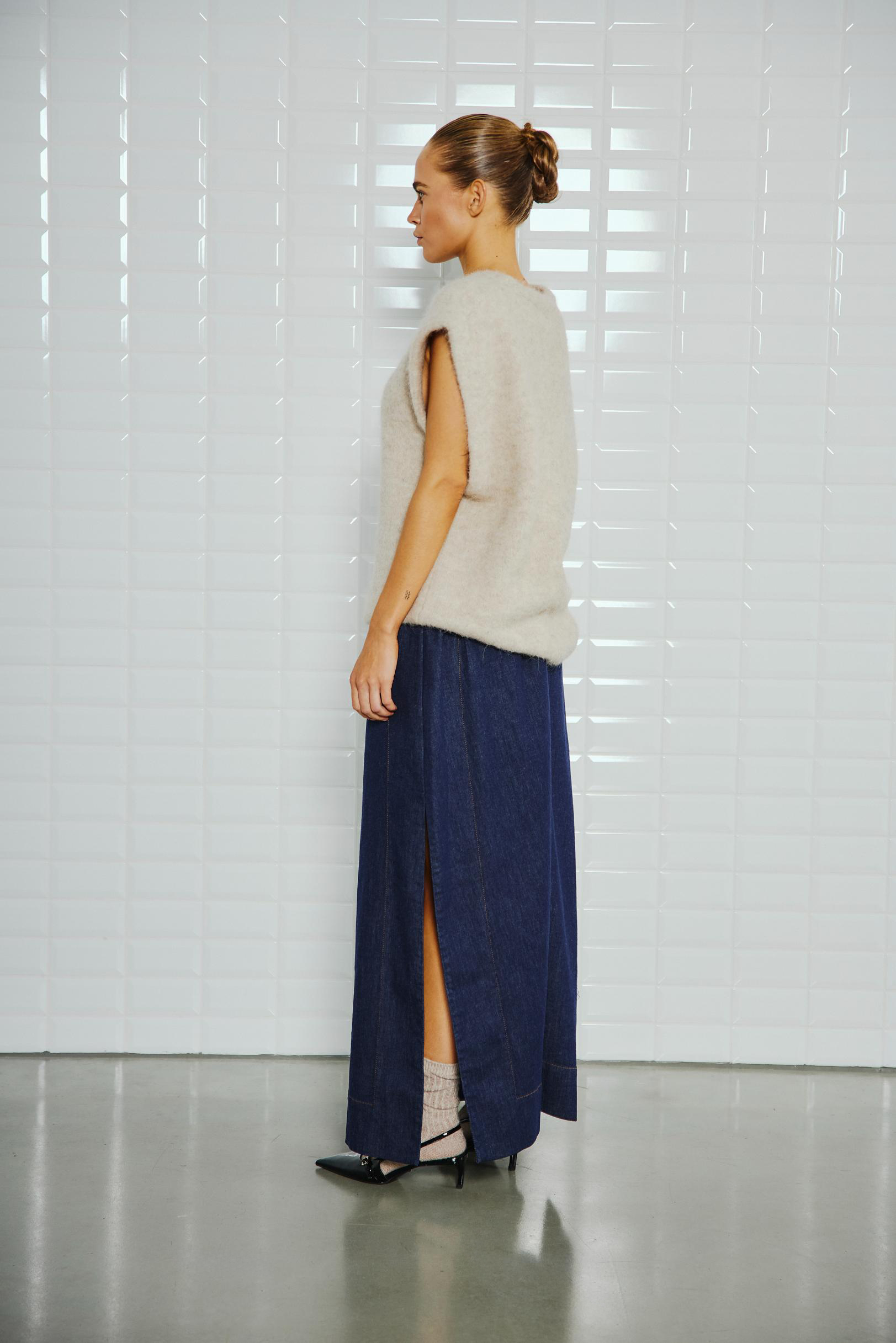 Wblstella_Alpaca_Waistcoat_frosted_Almond_Melange_Wblodette_Long_Denim_Skirt_Midnight_Blue2